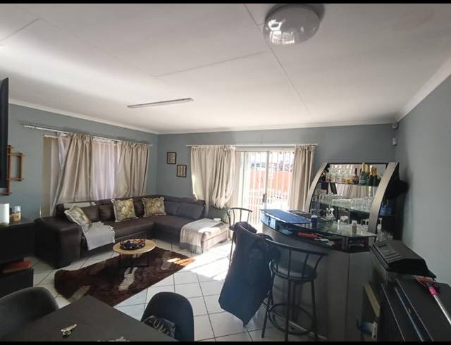 3 BEDROOM HOUSE FOR SALE IN CASSELDALE
